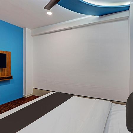Collection O Hotel Swarg Σουράτ Εξωτερικό φωτογραφία