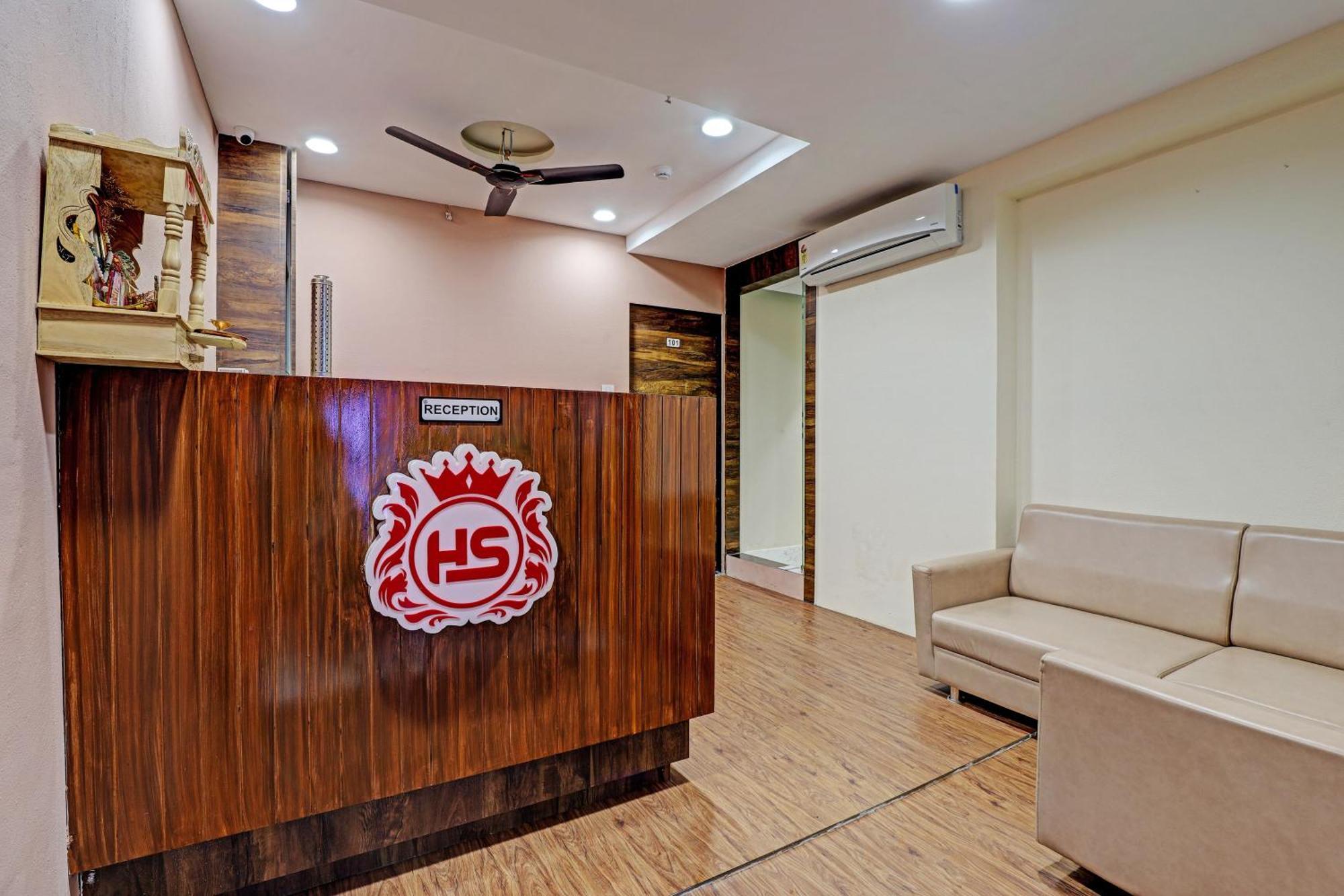 Collection O Hotel Swarg Σουράτ Εξωτερικό φωτογραφία