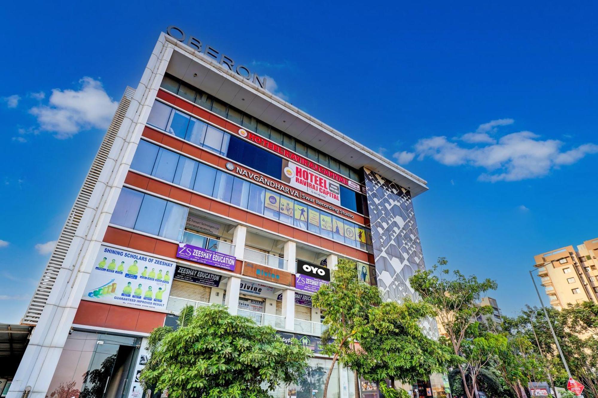 Collection O Hotel Swarg Σουράτ Εξωτερικό φωτογραφία
