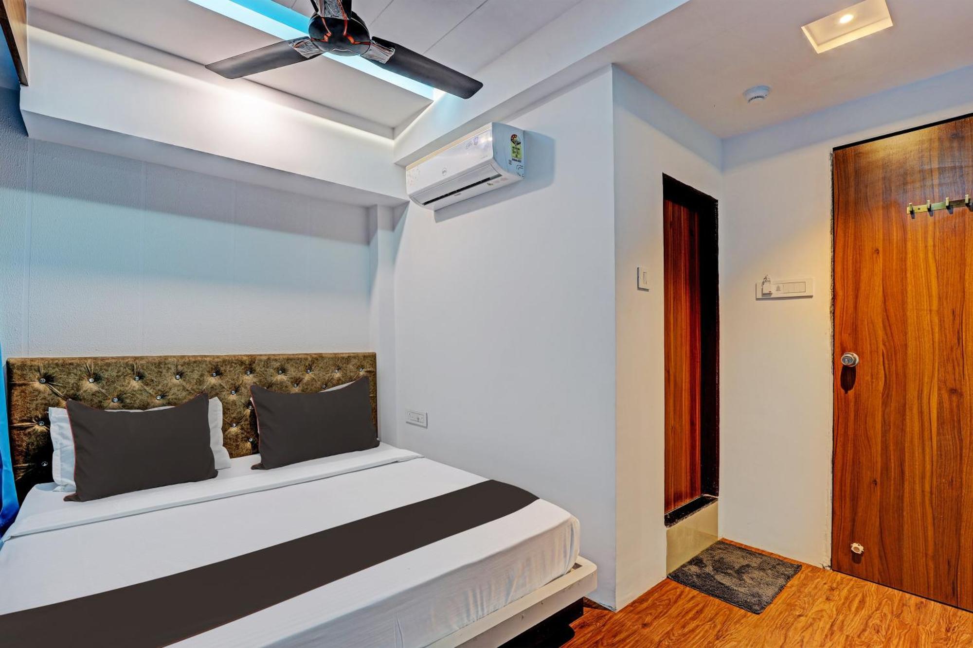 Collection O Hotel Swarg Σουράτ Εξωτερικό φωτογραφία