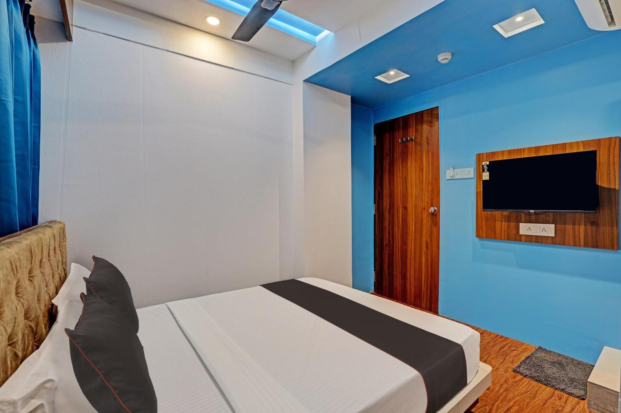 Collection O Hotel Swarg Σουράτ Εξωτερικό φωτογραφία