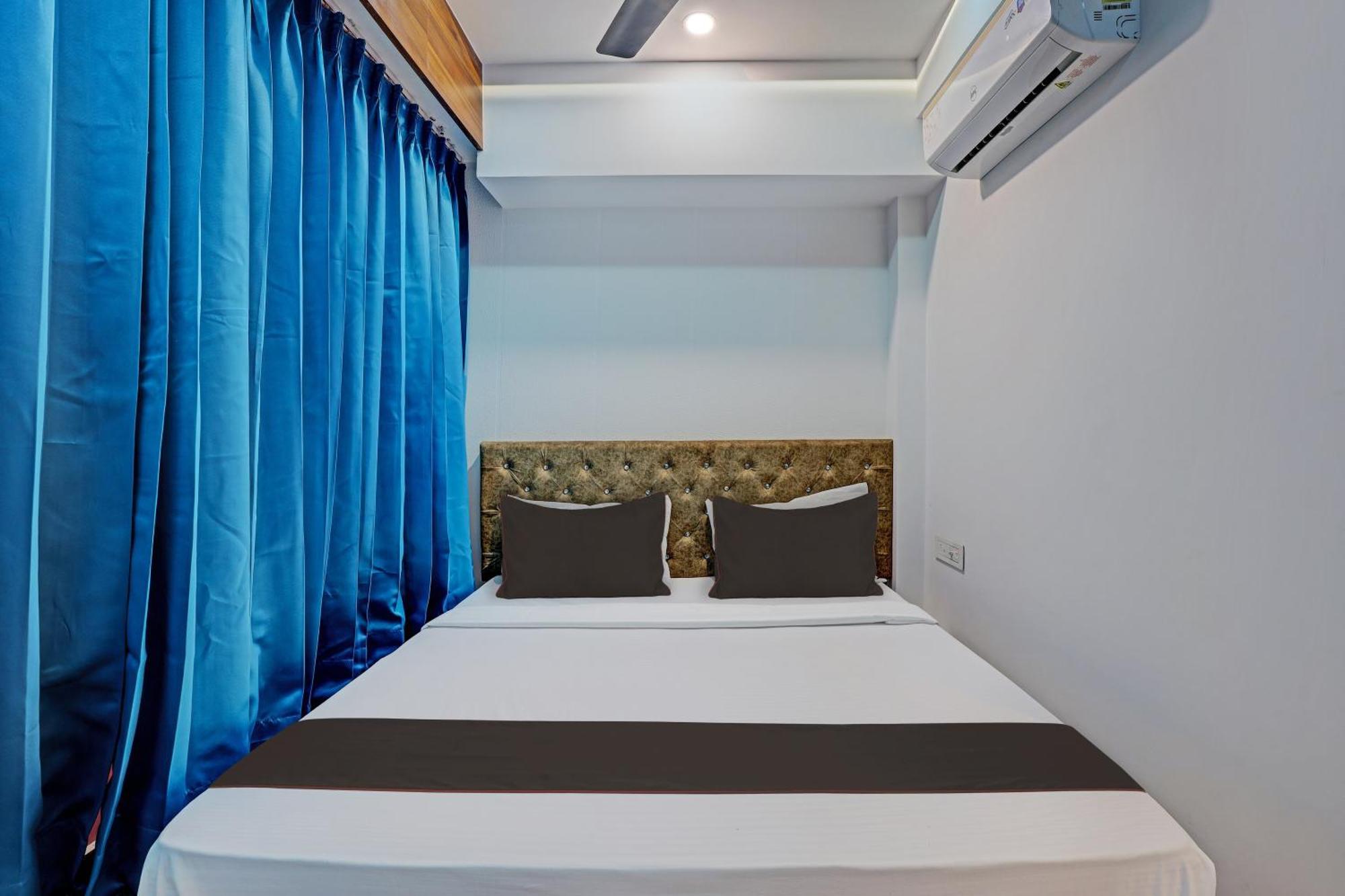 Collection O Hotel Swarg Σουράτ Εξωτερικό φωτογραφία