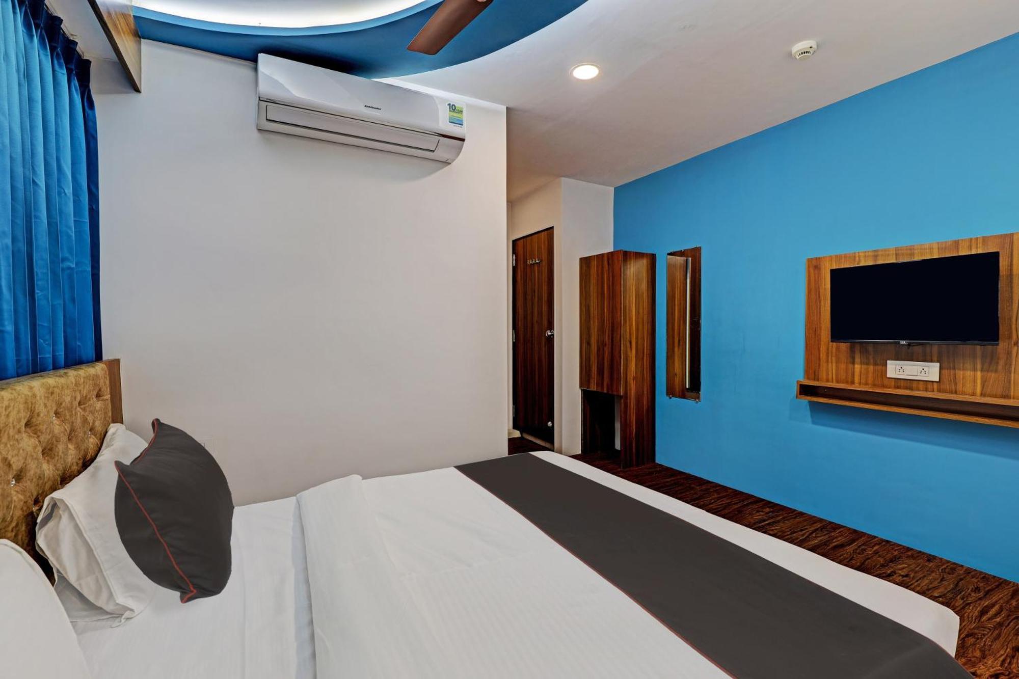 Collection O Hotel Swarg Σουράτ Εξωτερικό φωτογραφία