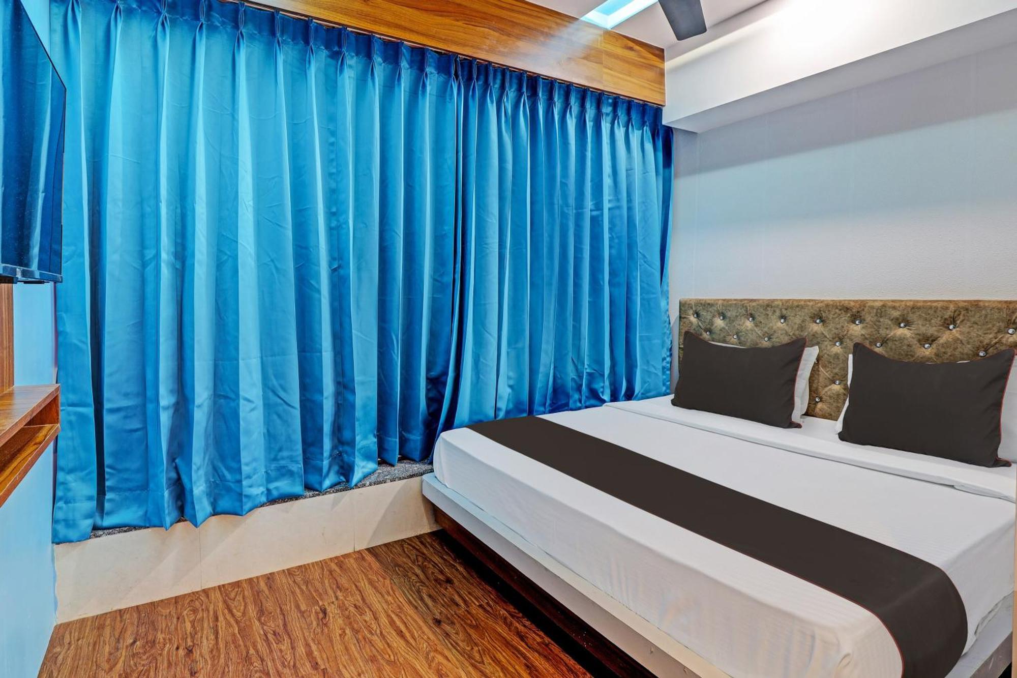 Collection O Hotel Swarg Σουράτ Εξωτερικό φωτογραφία